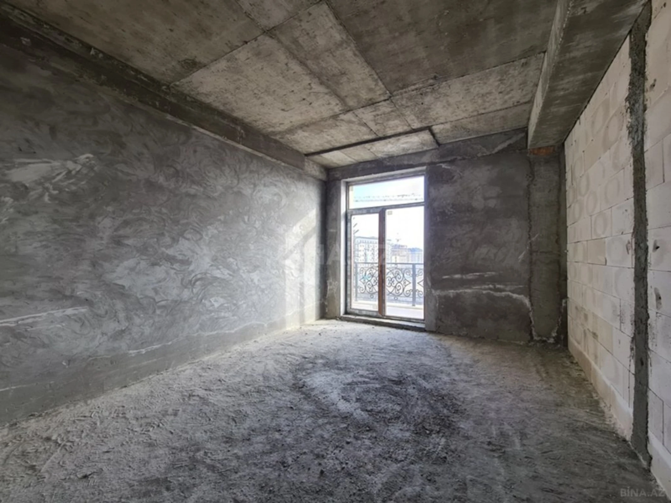 Satılır 4 otaqlı mənzil 200 m²