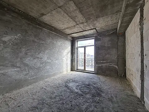 Satılır 4 otaqlı mənzil 200 m²