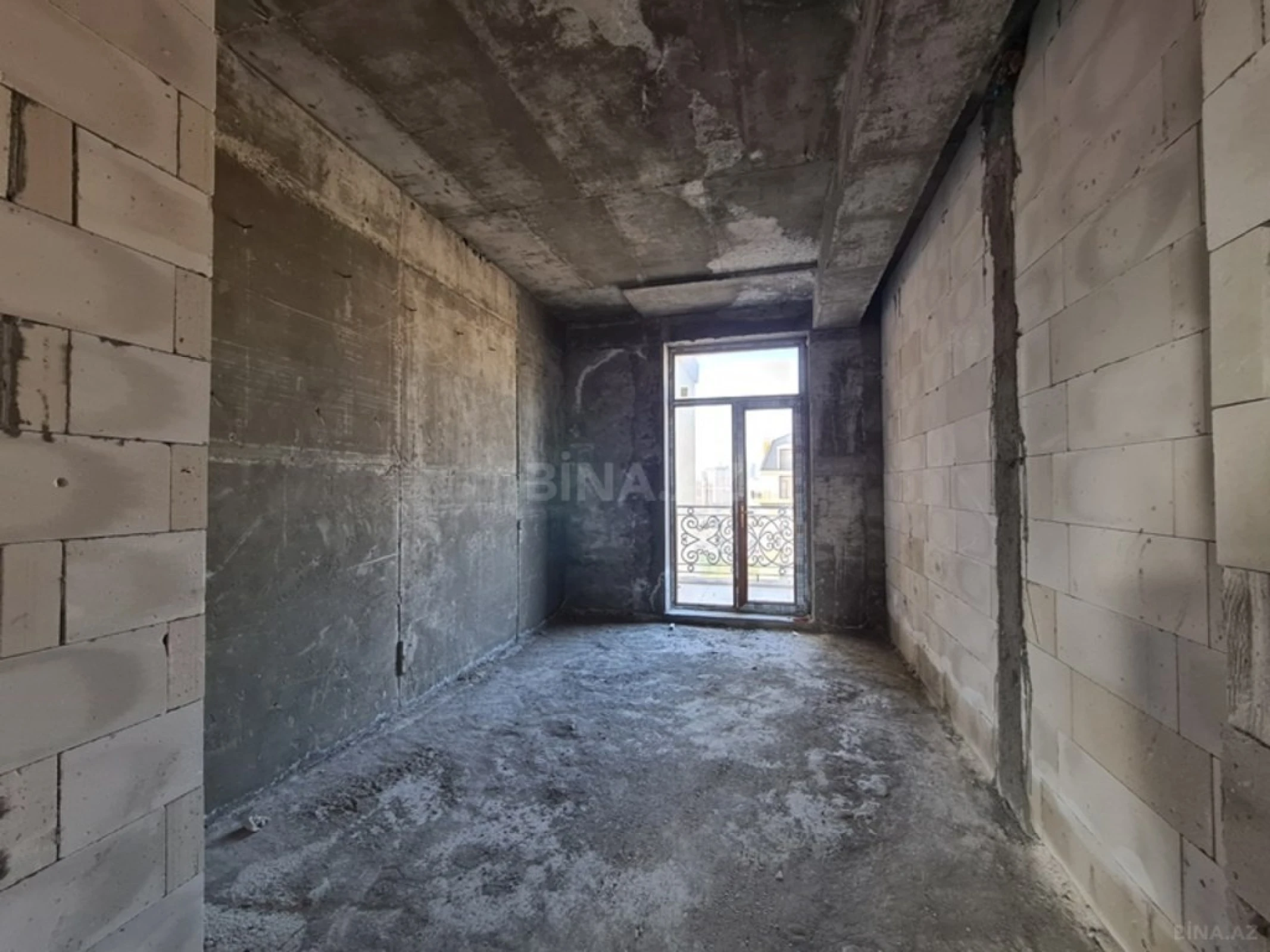 Satılır 4 otaqlı mənzil 200 m²