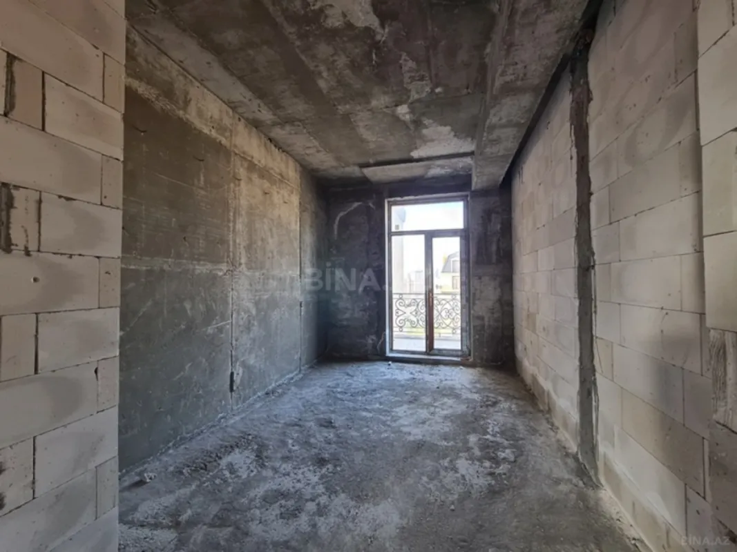 Satılır 4 otaqlı mənzil 200 m²