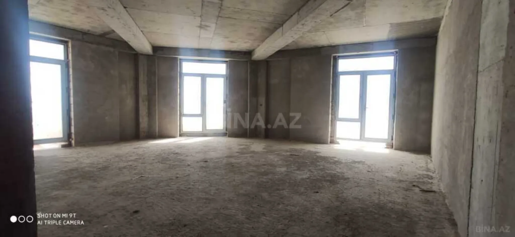 Satılır 4 otaqlı mənzil 200 m²