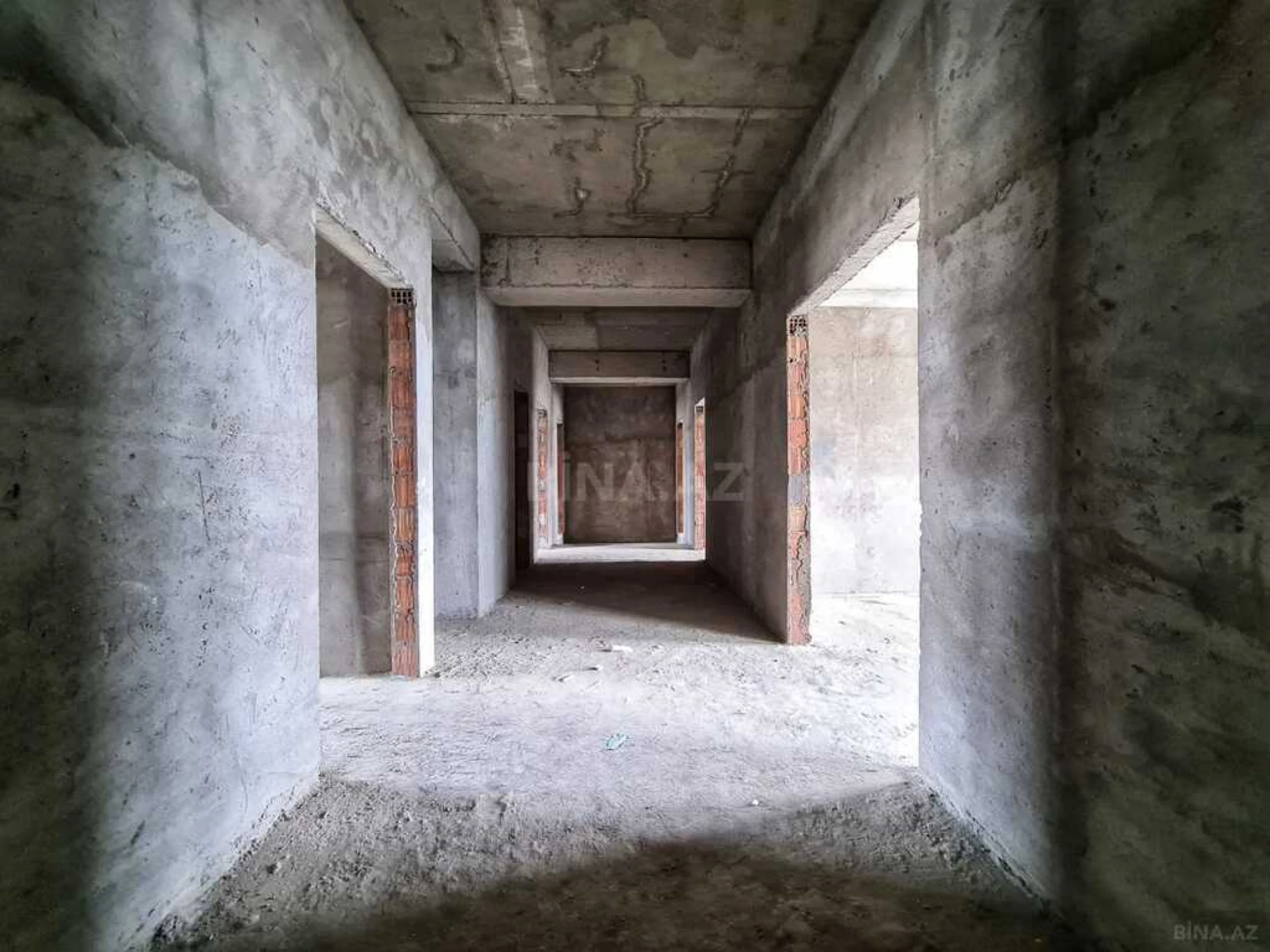 Satılır 4 otaqlı mənzil 200 m²