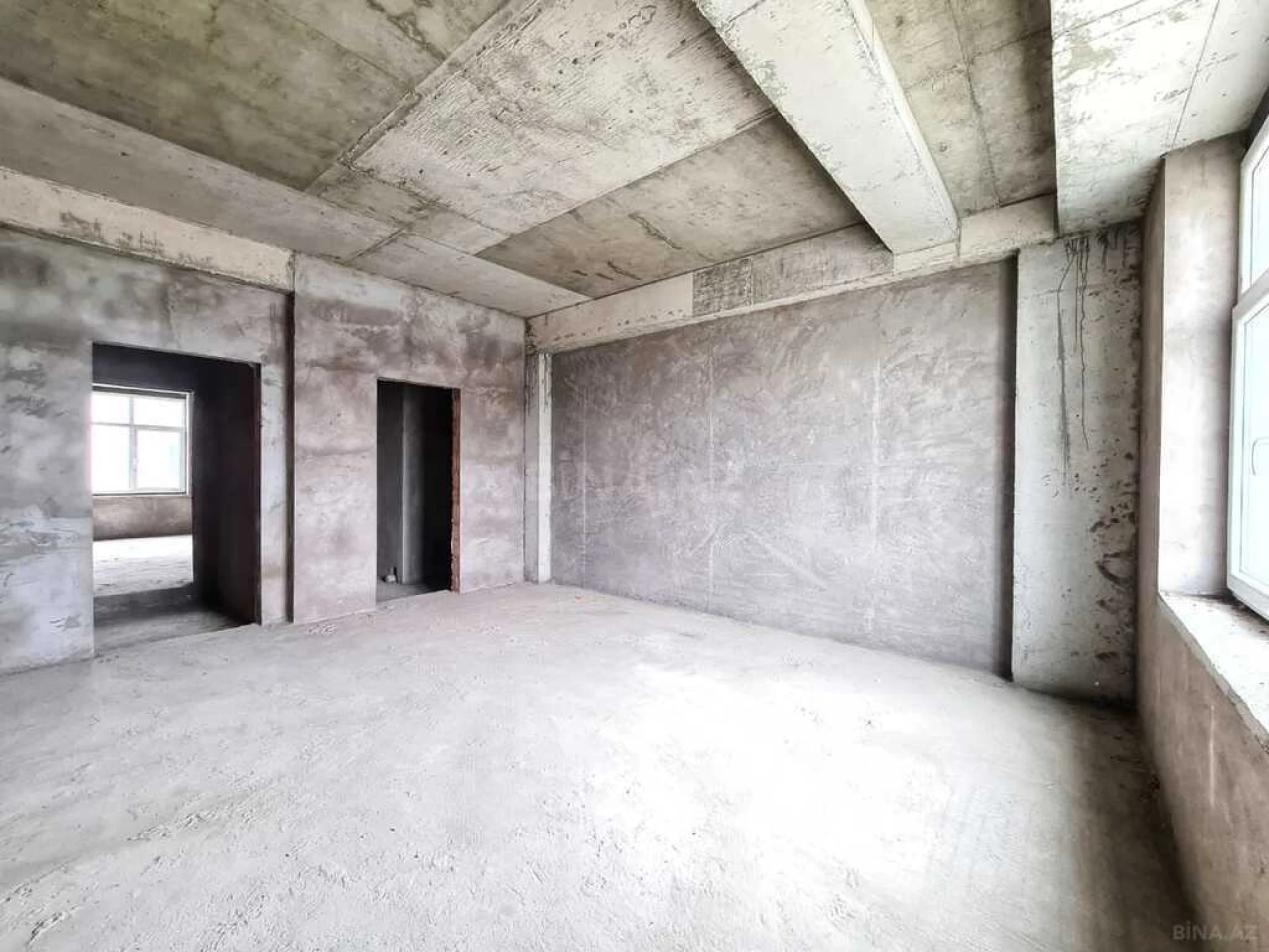 Satılır 4 otaqlı mənzil 200 m²