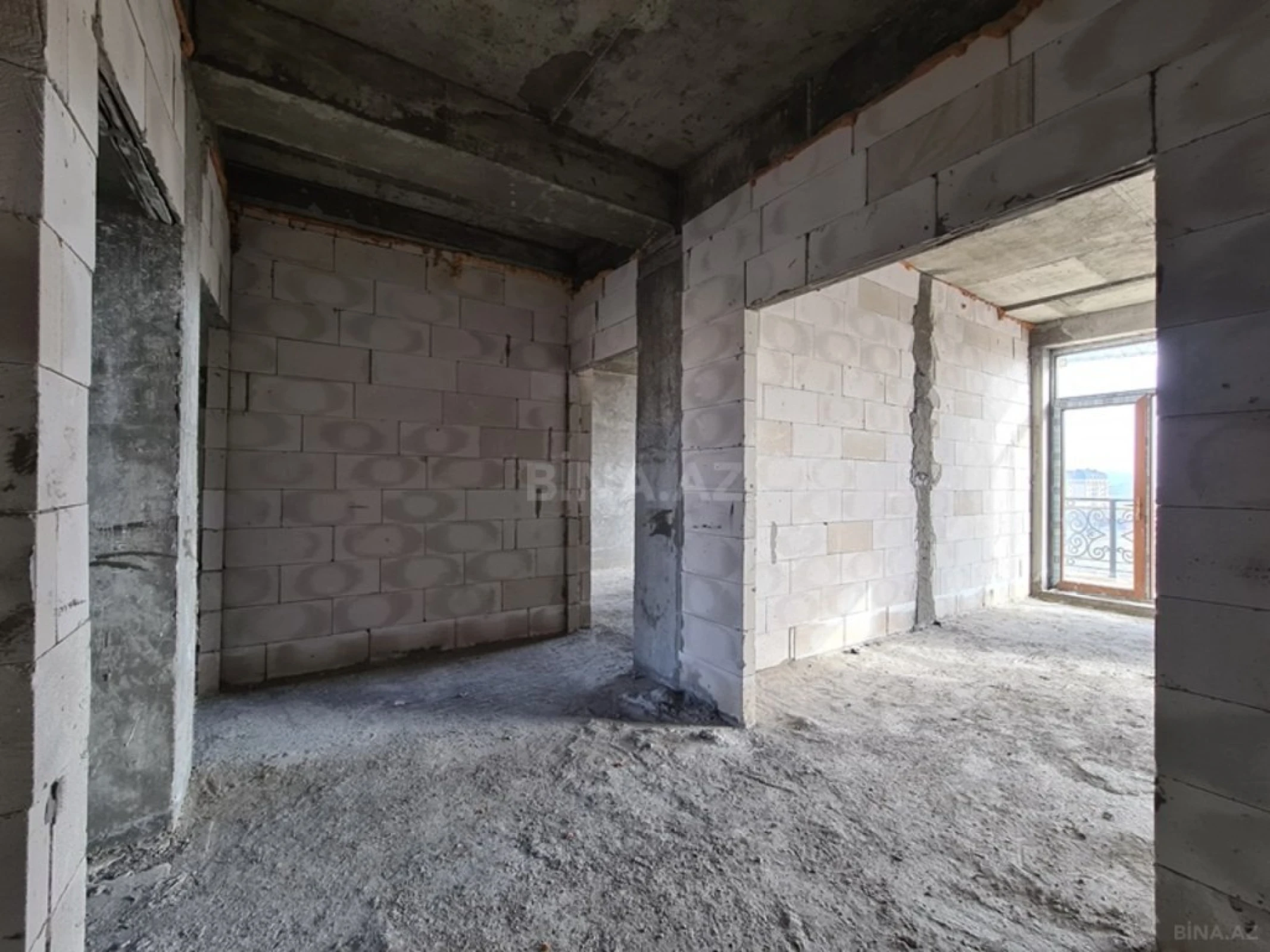 Satılır 4 otaqlı mənzil 200 m²