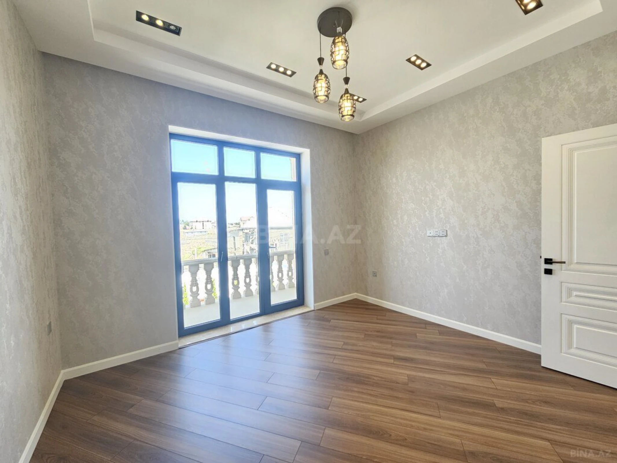Satılır 5 otaqlı həyət evi 200 m²
