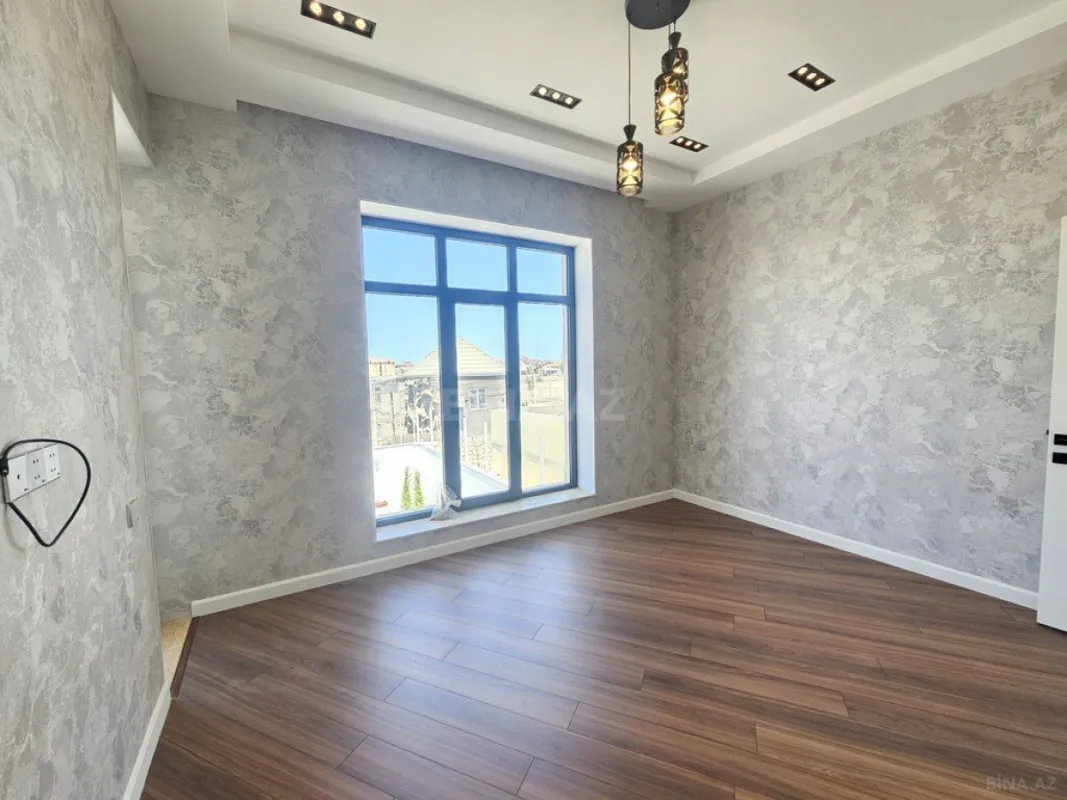 Satılır 5 otaqlı həyət evi 200 m²