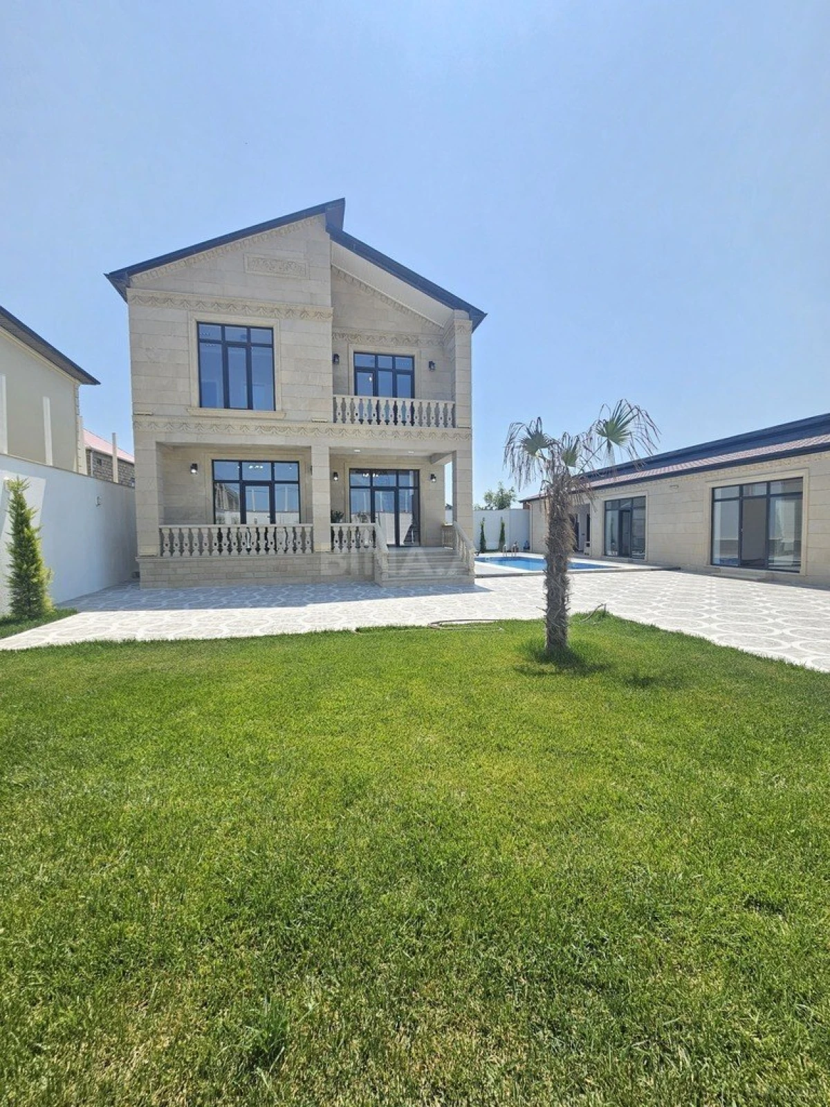 Satılır 5 otaqlı həyət evi 200 m²