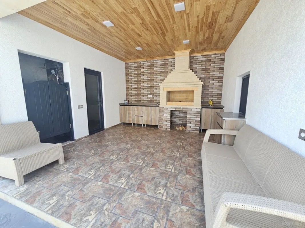 Satılır 5 otaqlı həyət evi 200 m²