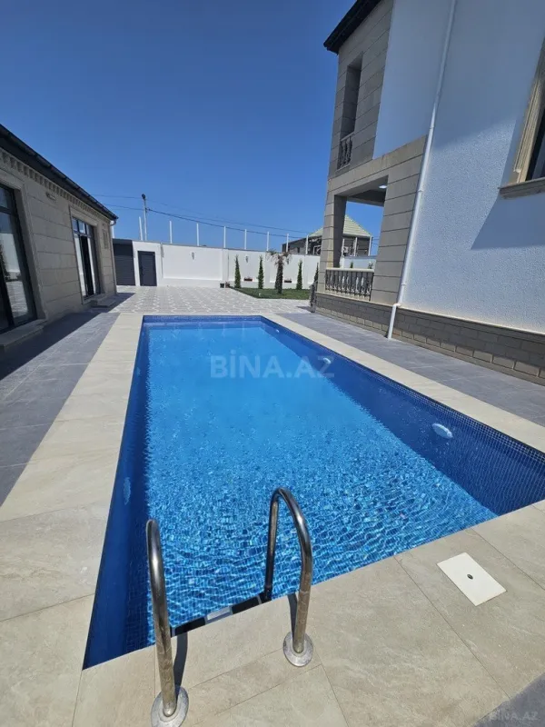Satılır 5 otaqlı həyət evi 200 m²