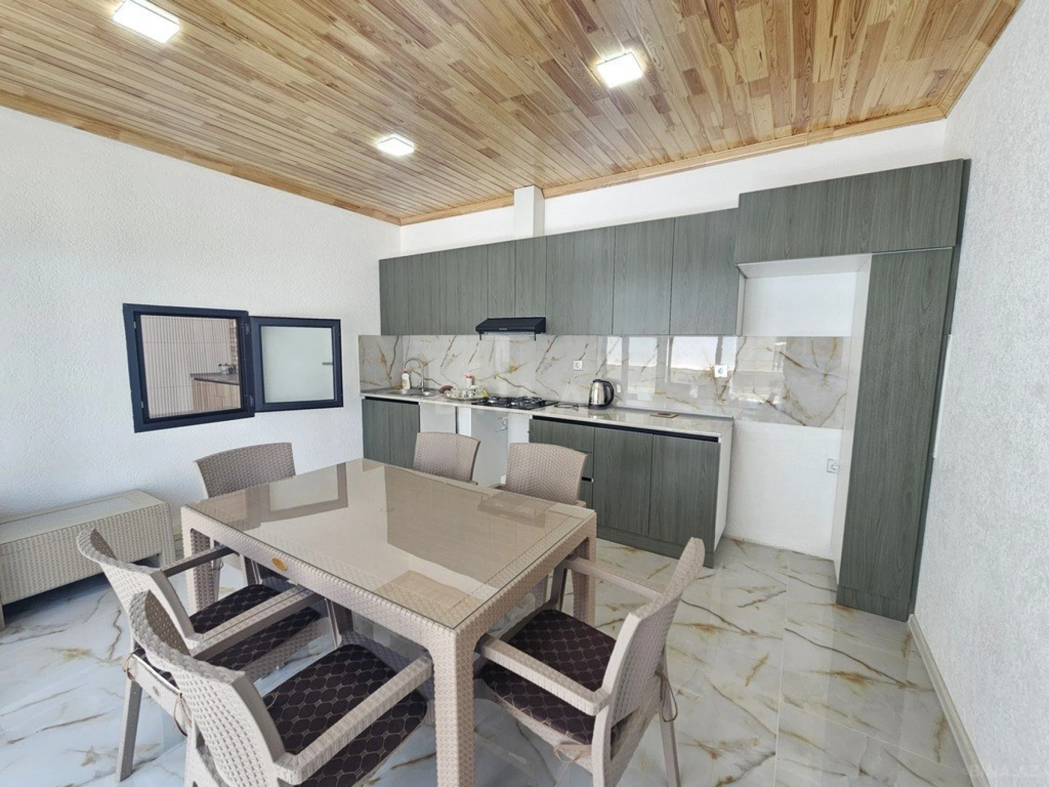 Satılır 5 otaqlı həyət evi 200 m²