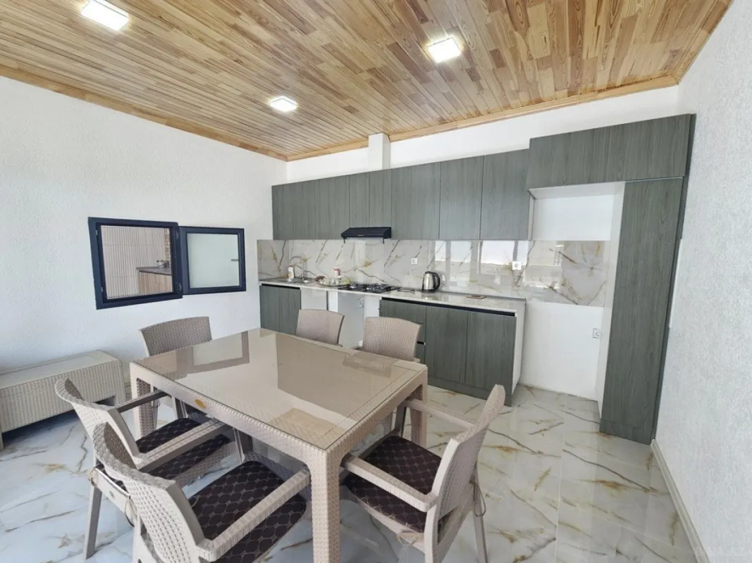 Satılır 5 otaqlı həyət evi 200 m²