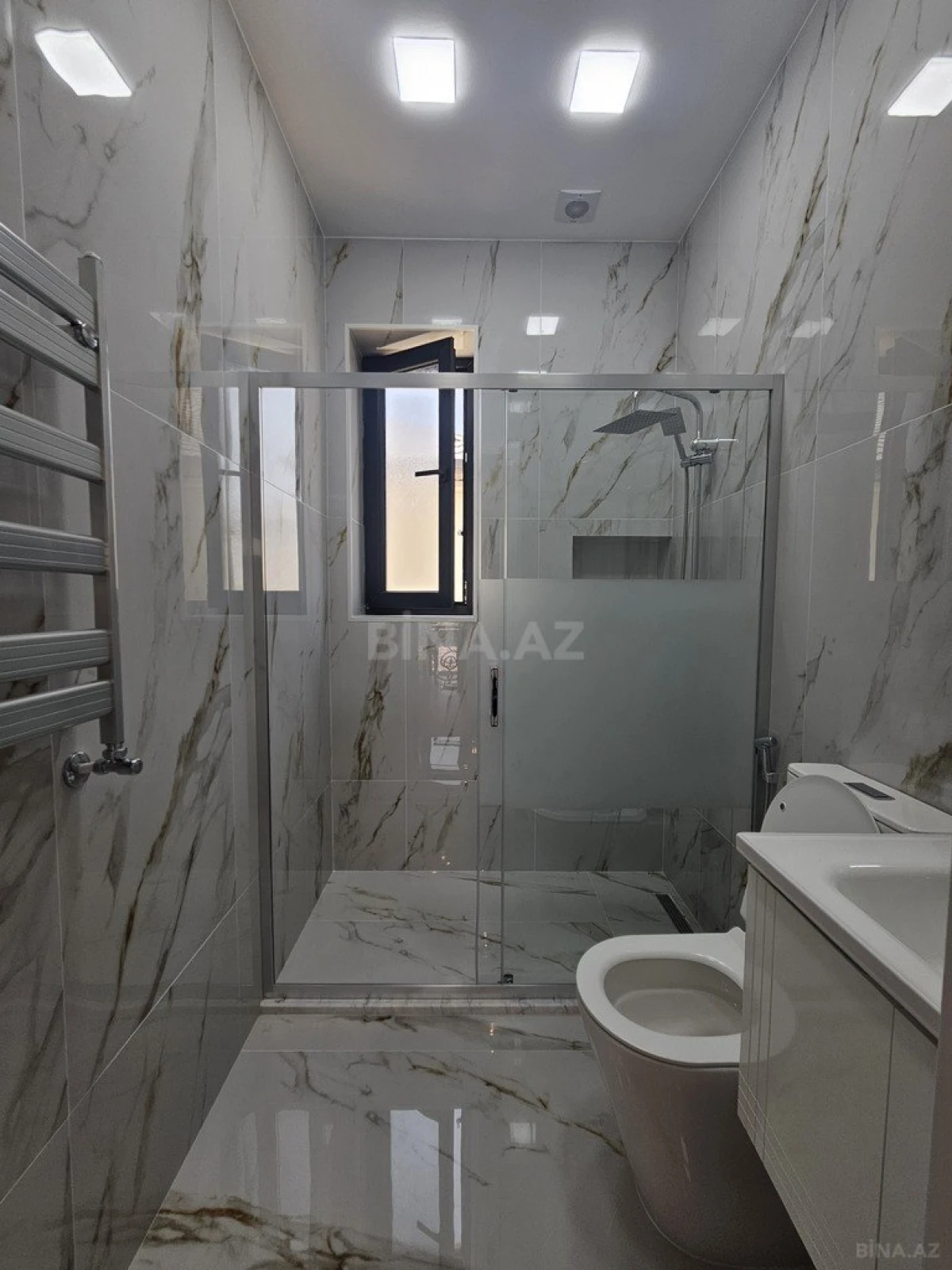 Satılır 5 otaqlı həyət evi 200 m²