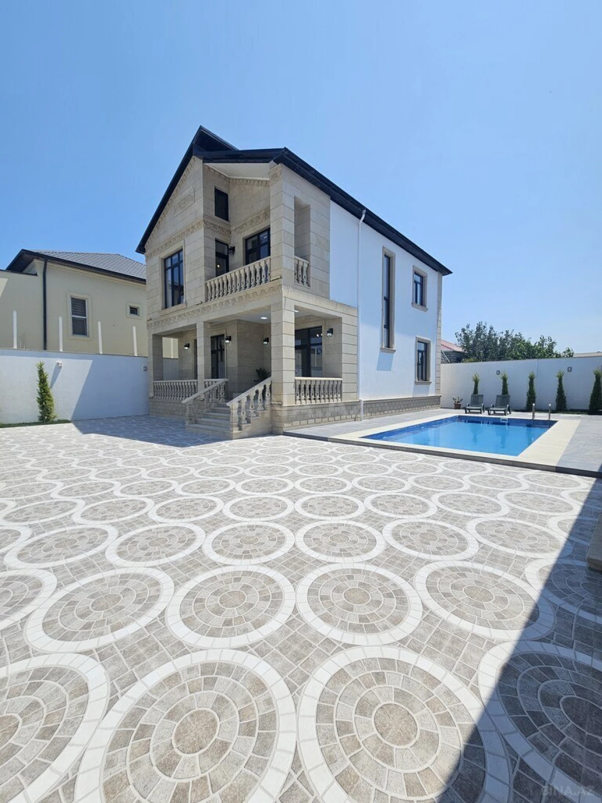 Satılır 5 otaqlı həyət evi 200 m²
