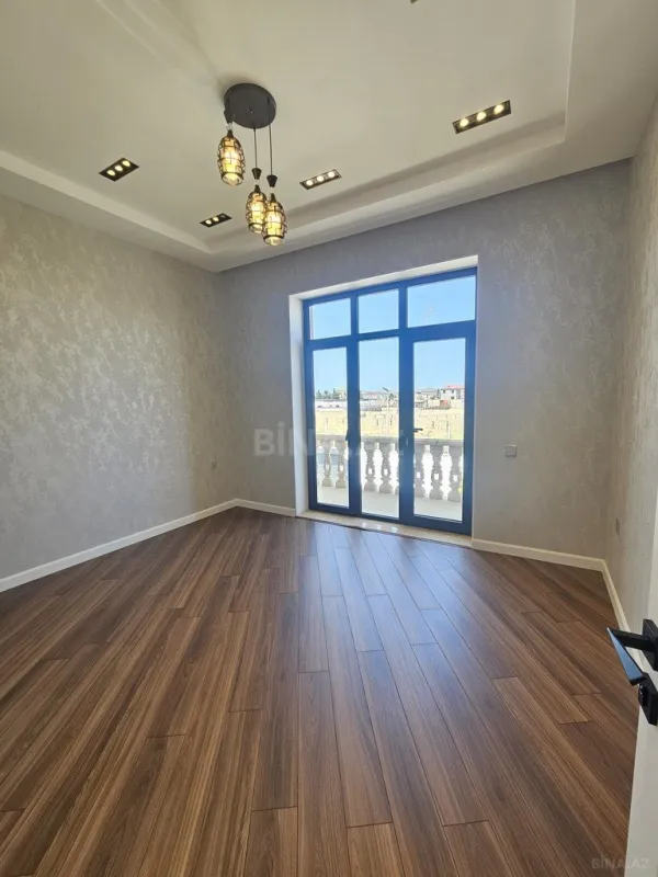 Satılır 5 otaqlı həyət evi 200 m²