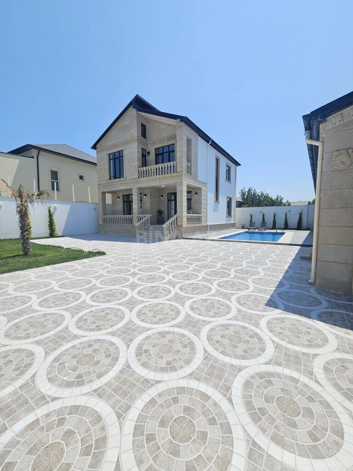 Satılır 5 otaqlı həyət evi 200 m²