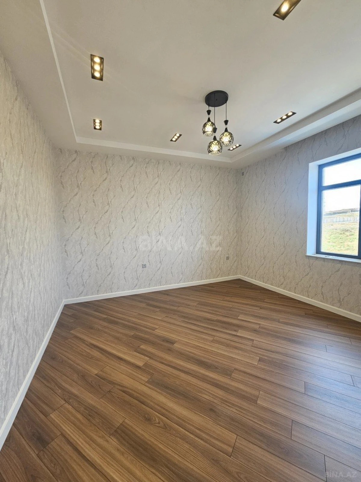 Satılır 5 otaqlı həyət evi 200 m²