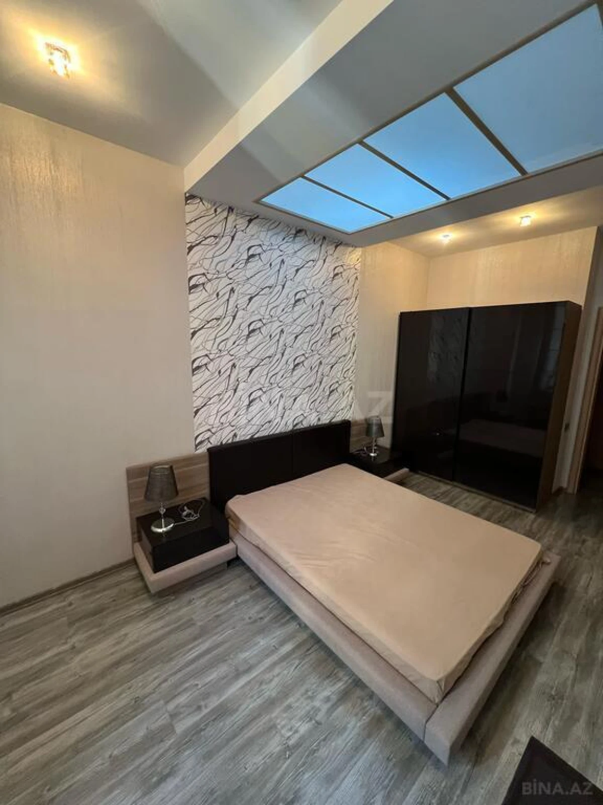 Kirayə verilir 4 otaqlı mənzil 220 m²