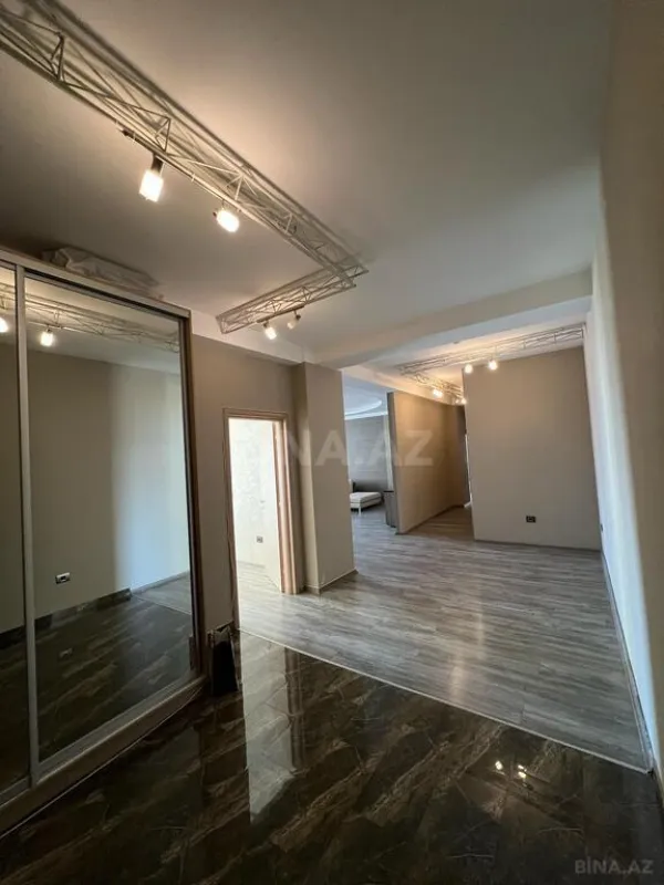 Kirayə verilir 4 otaqlı mənzil 220 m²