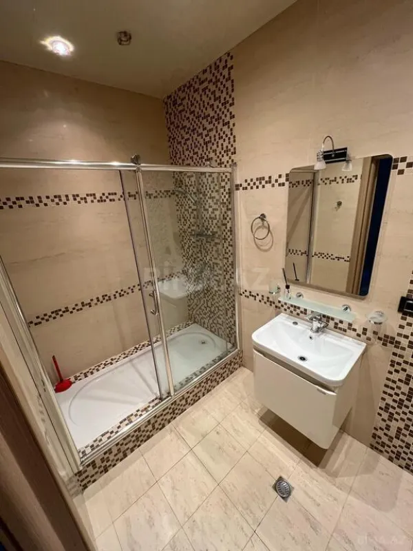 Kirayə verilir 4 otaqlı mənzil 220 m²