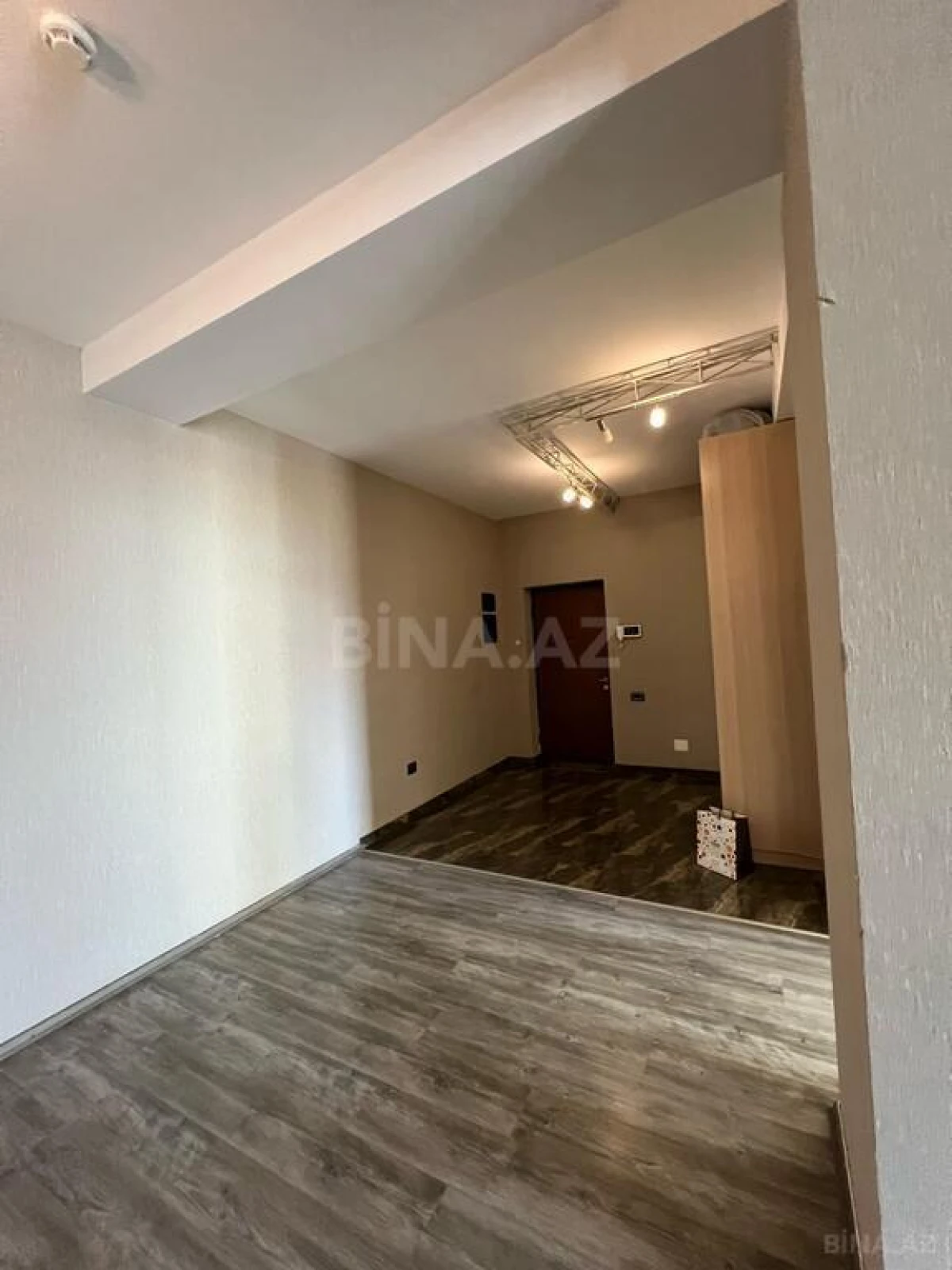 Kirayə verilir 4 otaqlı mənzil 220 m²