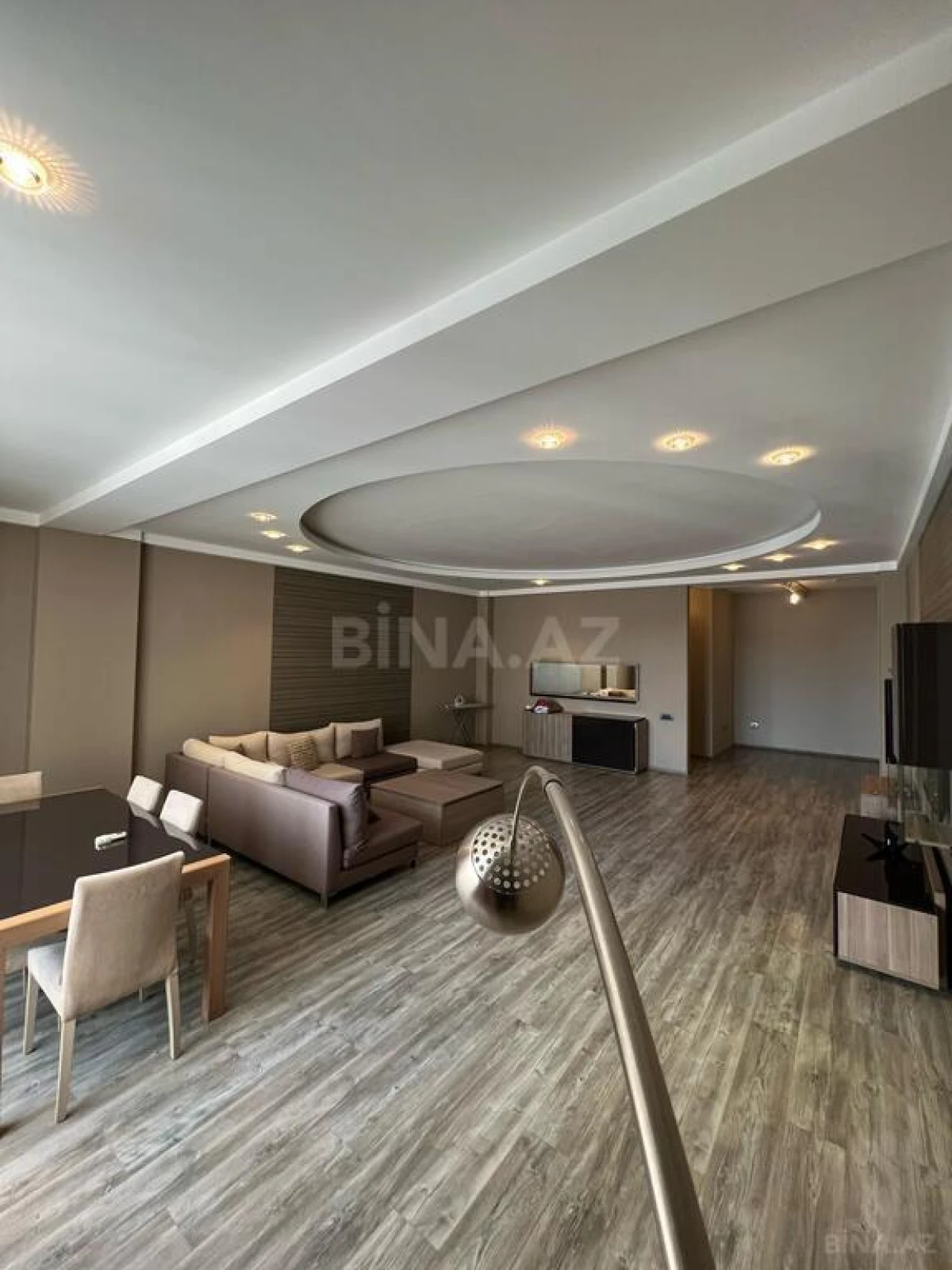 Kirayə verilir 4 otaqlı mənzil 220 m²