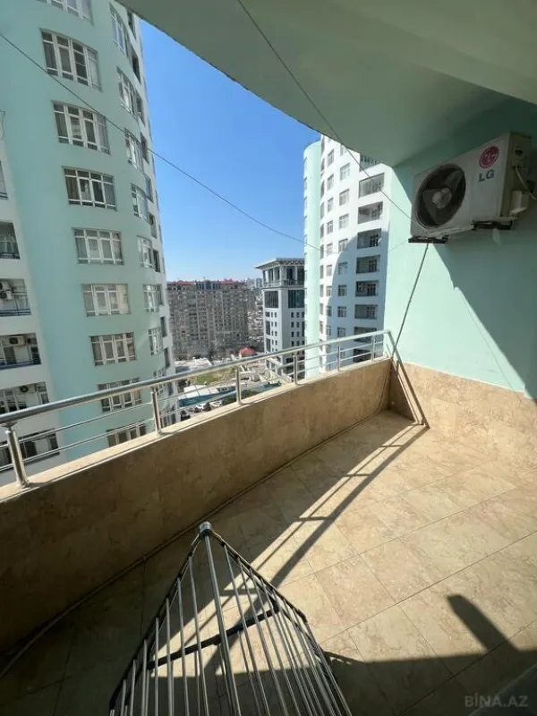Kirayə verilir 4 otaqlı mənzil 220 m²