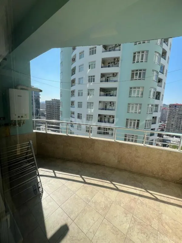 Kirayə verilir 4 otaqlı mənzil 220 m²
