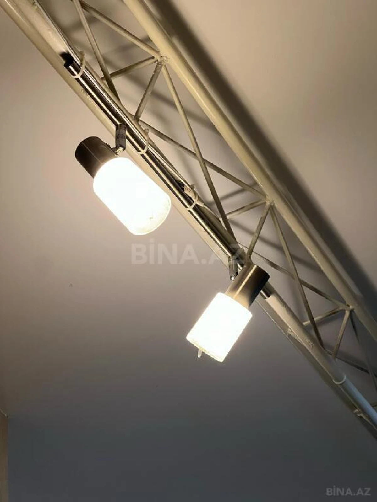 Kirayə verilir 4 otaqlı mənzil 220 m²