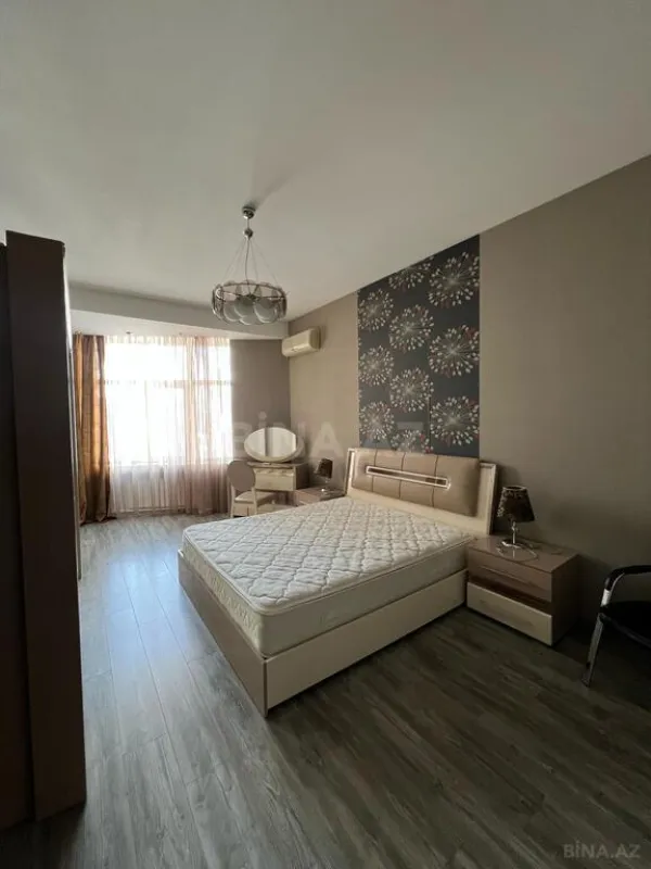 Kirayə verilir 4 otaqlı mənzil 220 m²