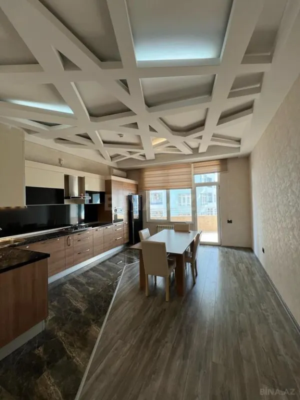 Kirayə verilir 4 otaqlı mənzil 220 m²