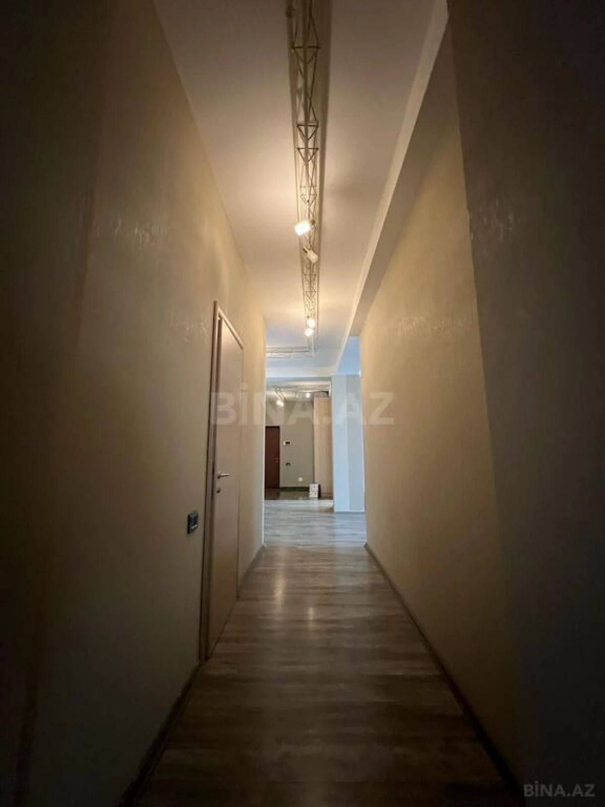 Kirayə verilir 4 otaqlı mənzil 220 m²