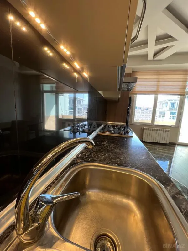 Kirayə verilir 4 otaqlı mənzil 220 m²