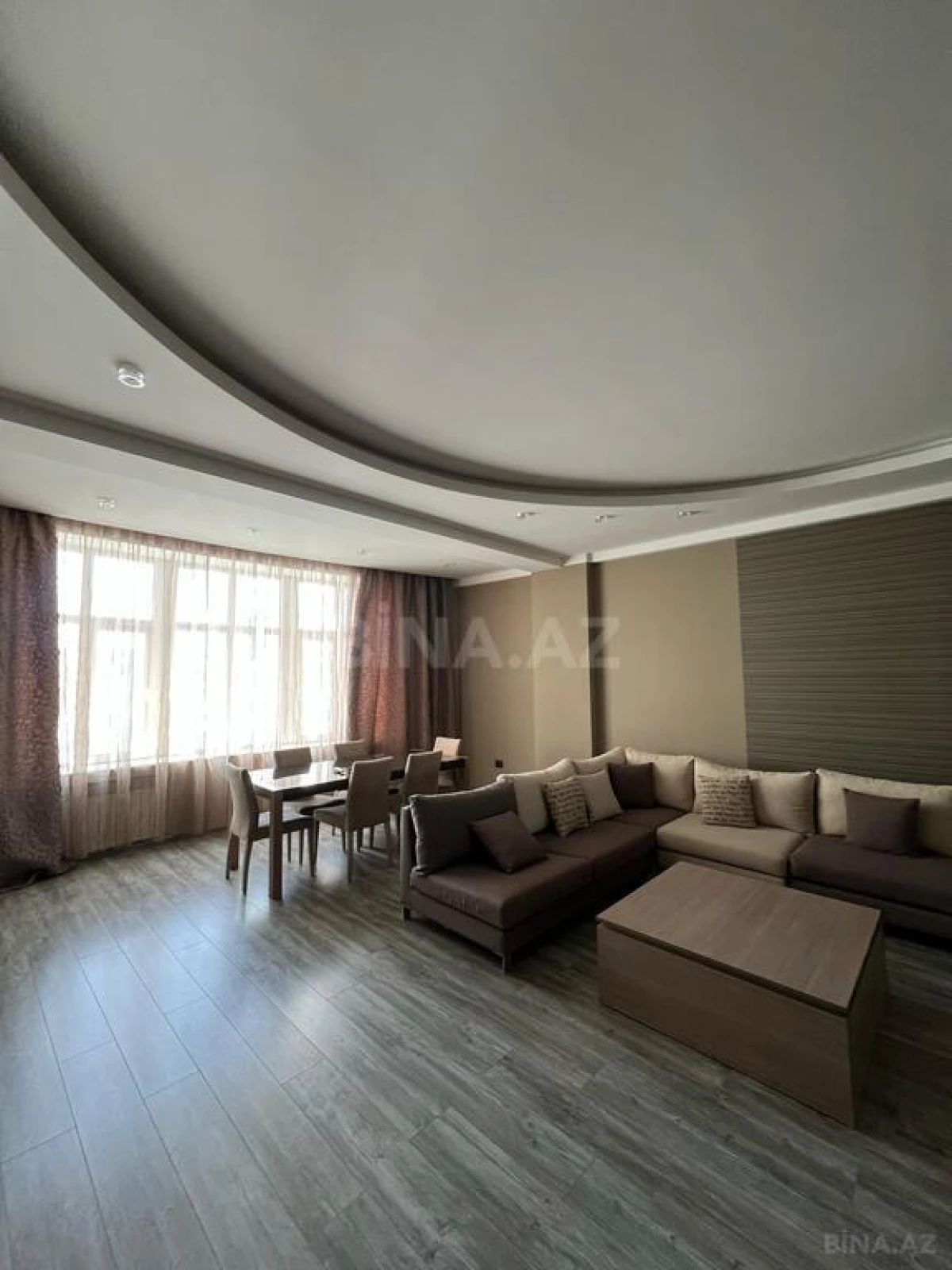Kirayə verilir 4 otaqlı mənzil 220 m²