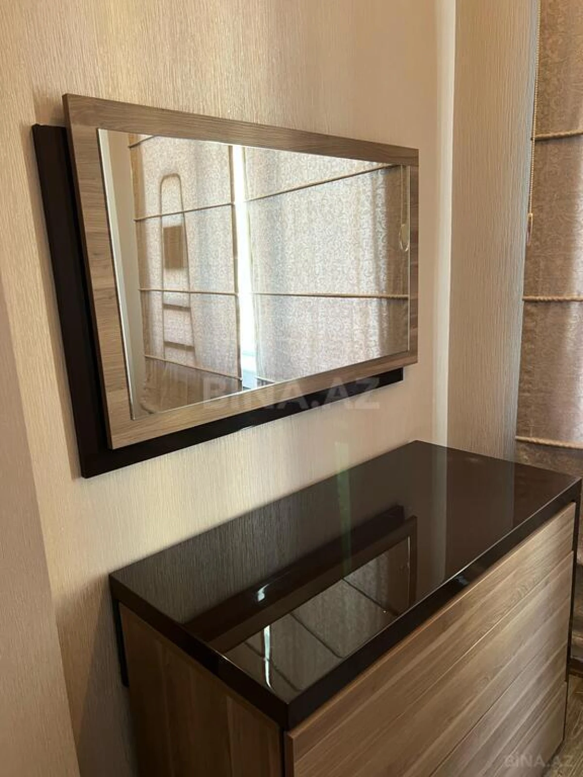 Kirayə verilir 4 otaqlı mənzil 220 m²