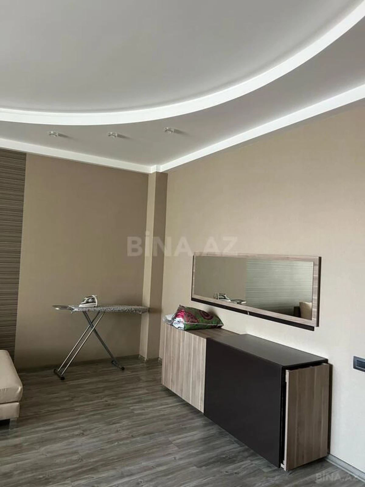 Kirayə verilir 4 otaqlı mənzil 220 m²