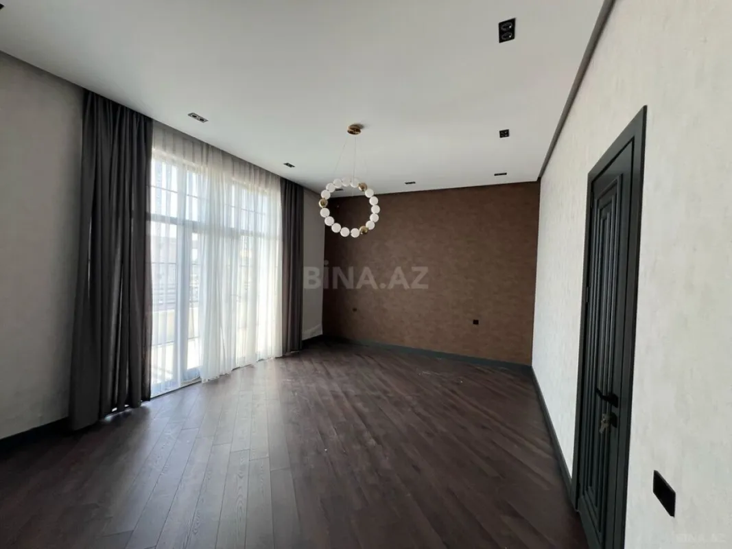 Satılır 7 otaqlı həyət evi 450 m²