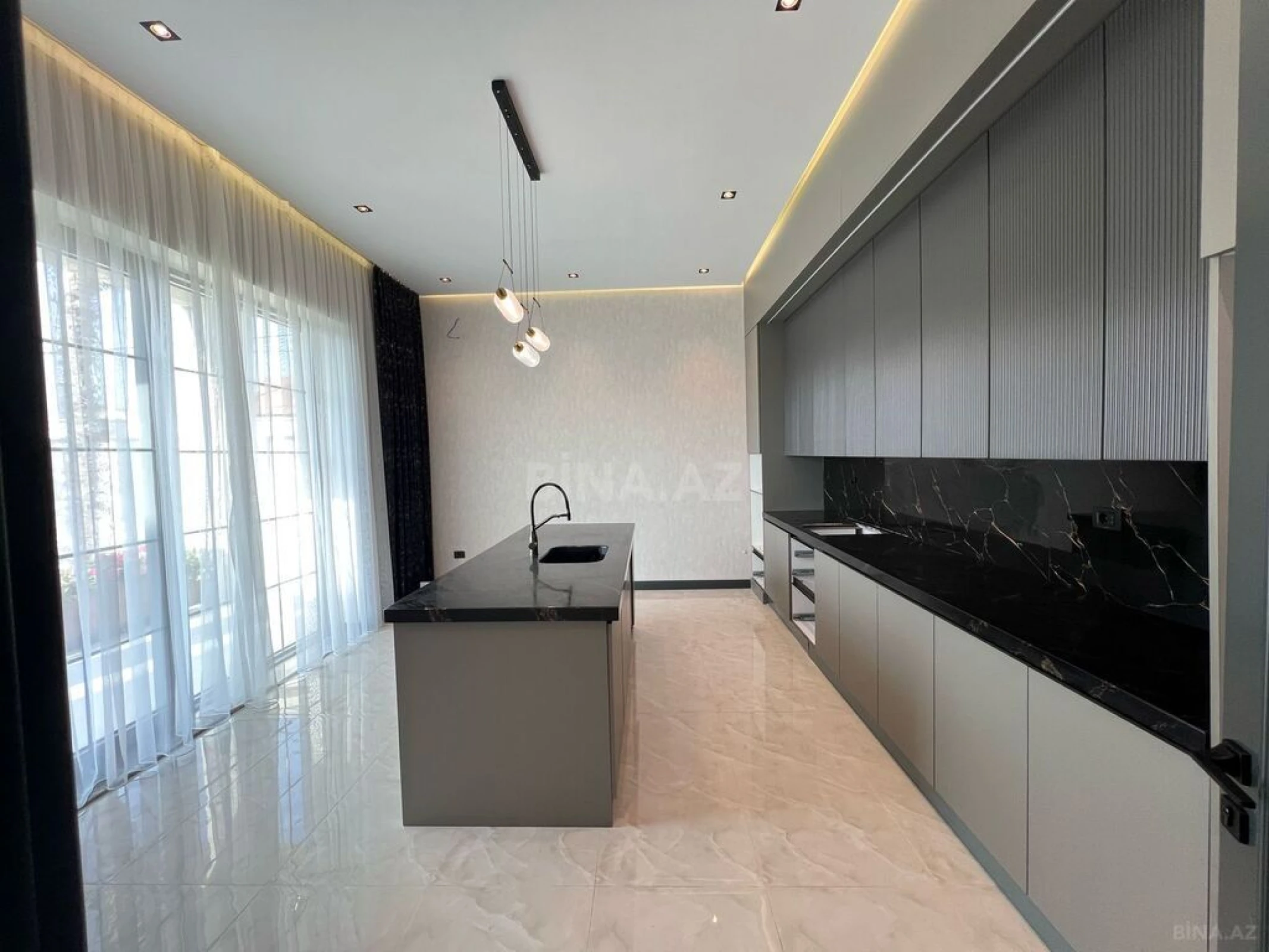 Satılır 7 otaqlı həyət evi 450 m²