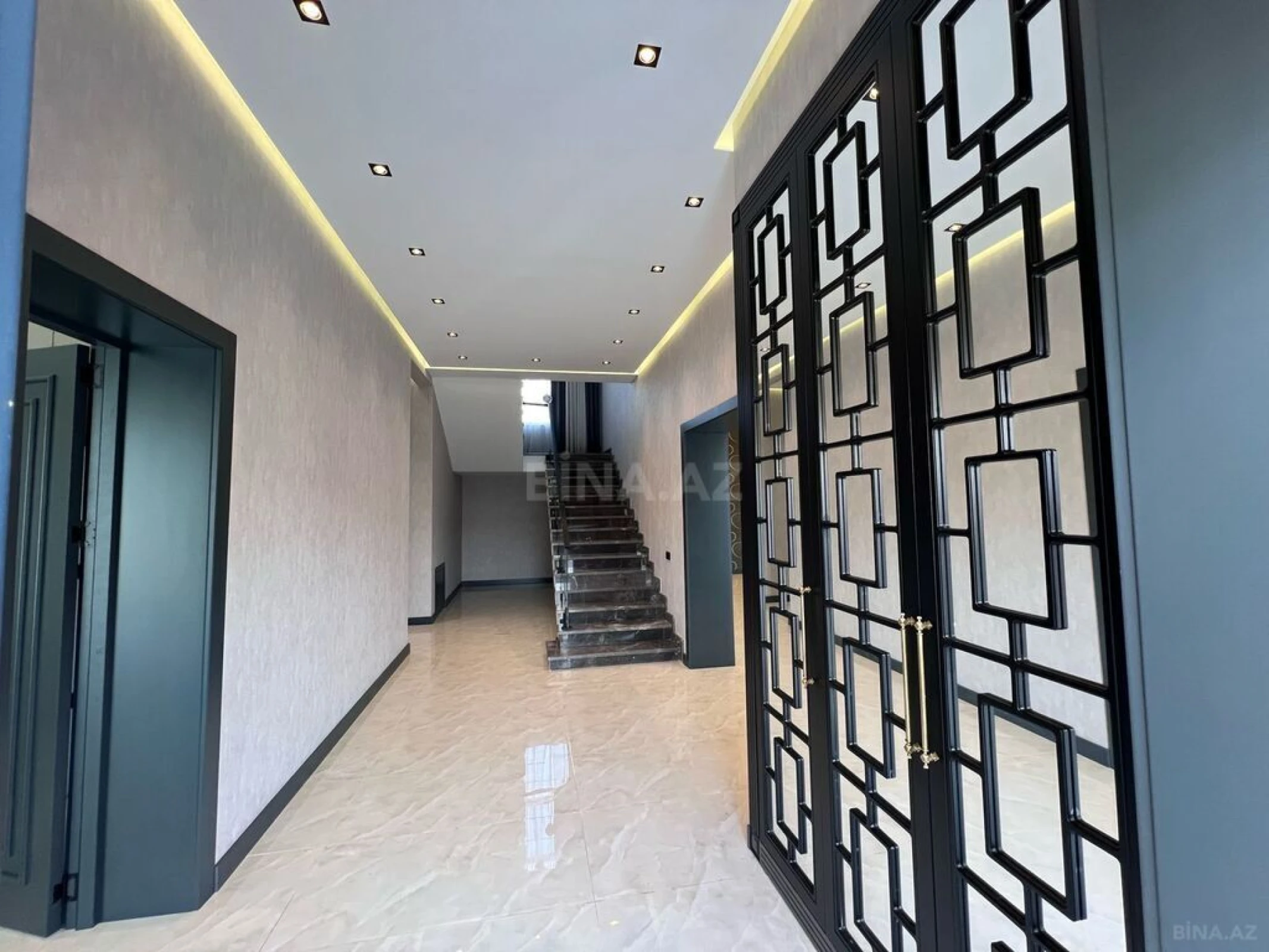 Satılır 7 otaqlı həyət evi 450 m²