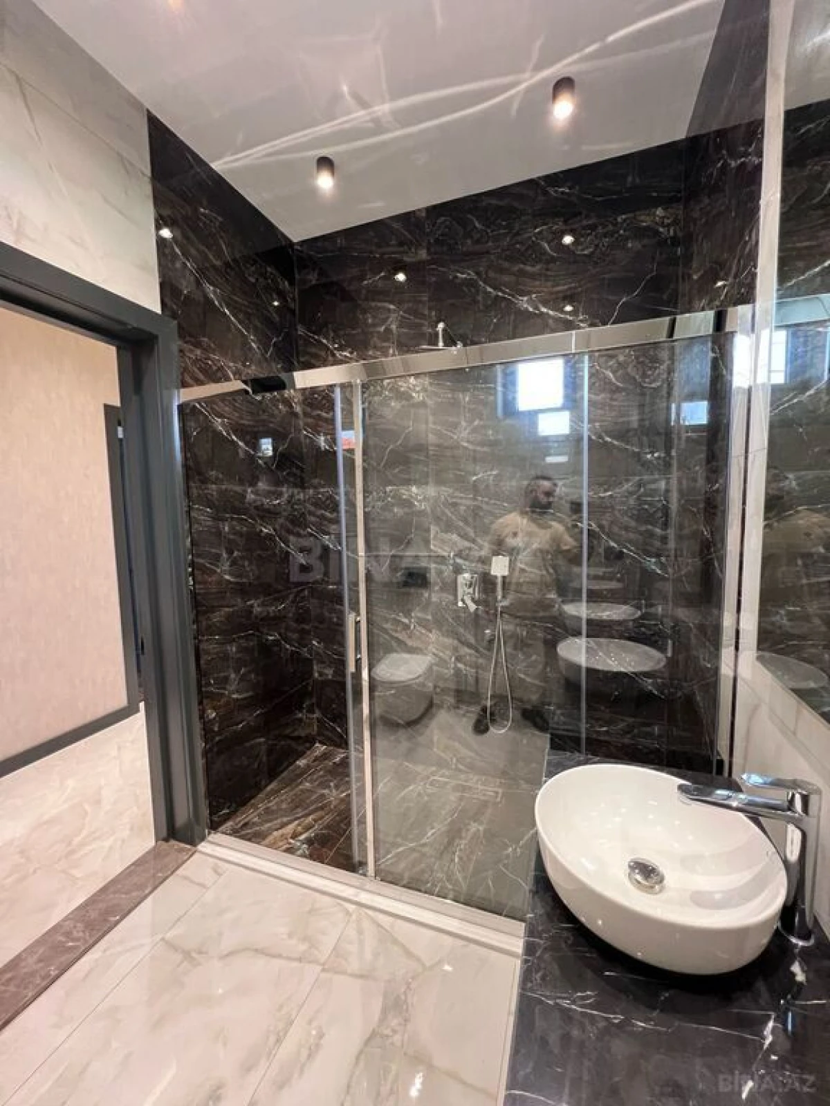 Satılır 7 otaqlı həyət evi 450 m²