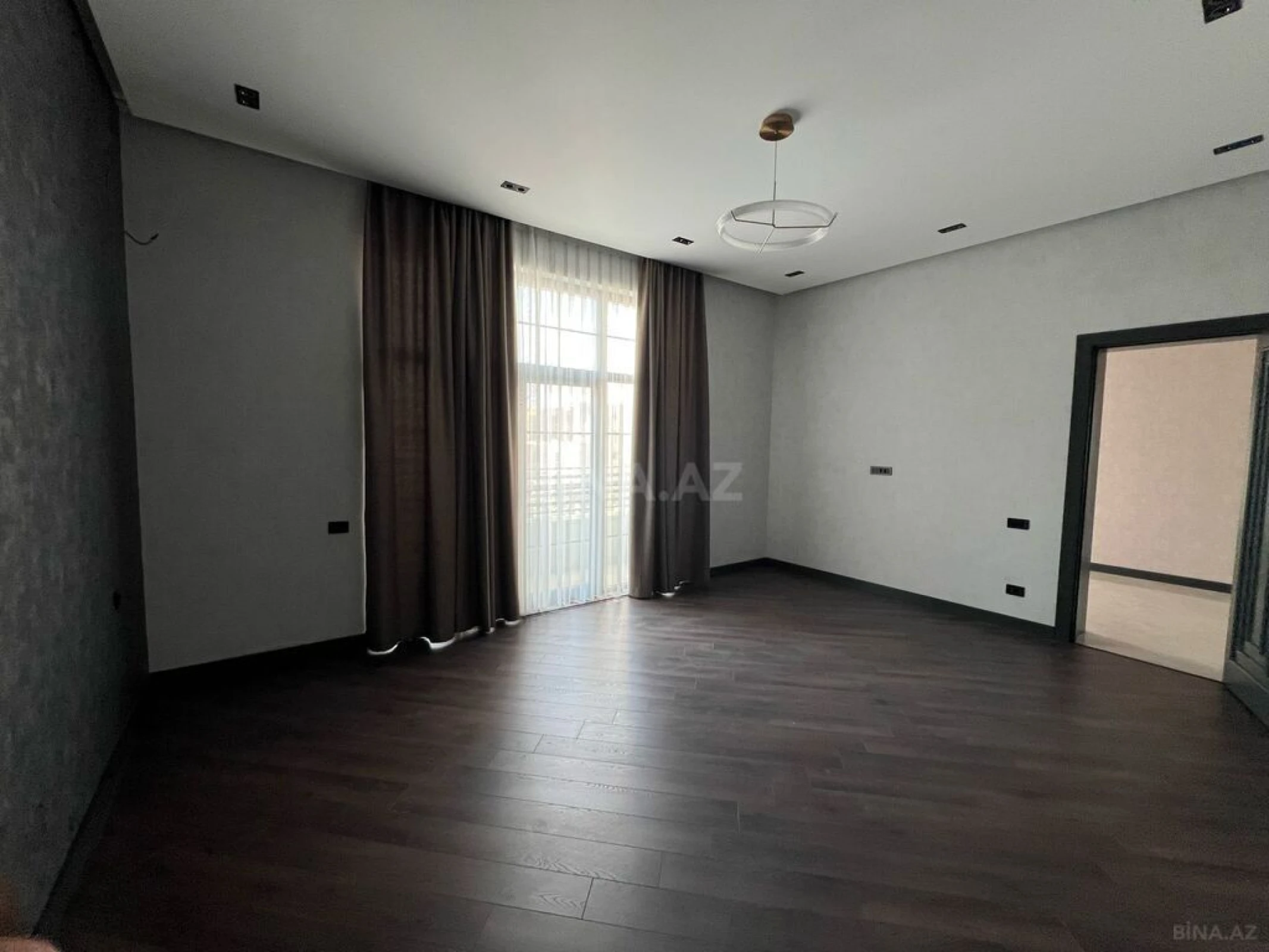 Satılır 7 otaqlı həyət evi 450 m²