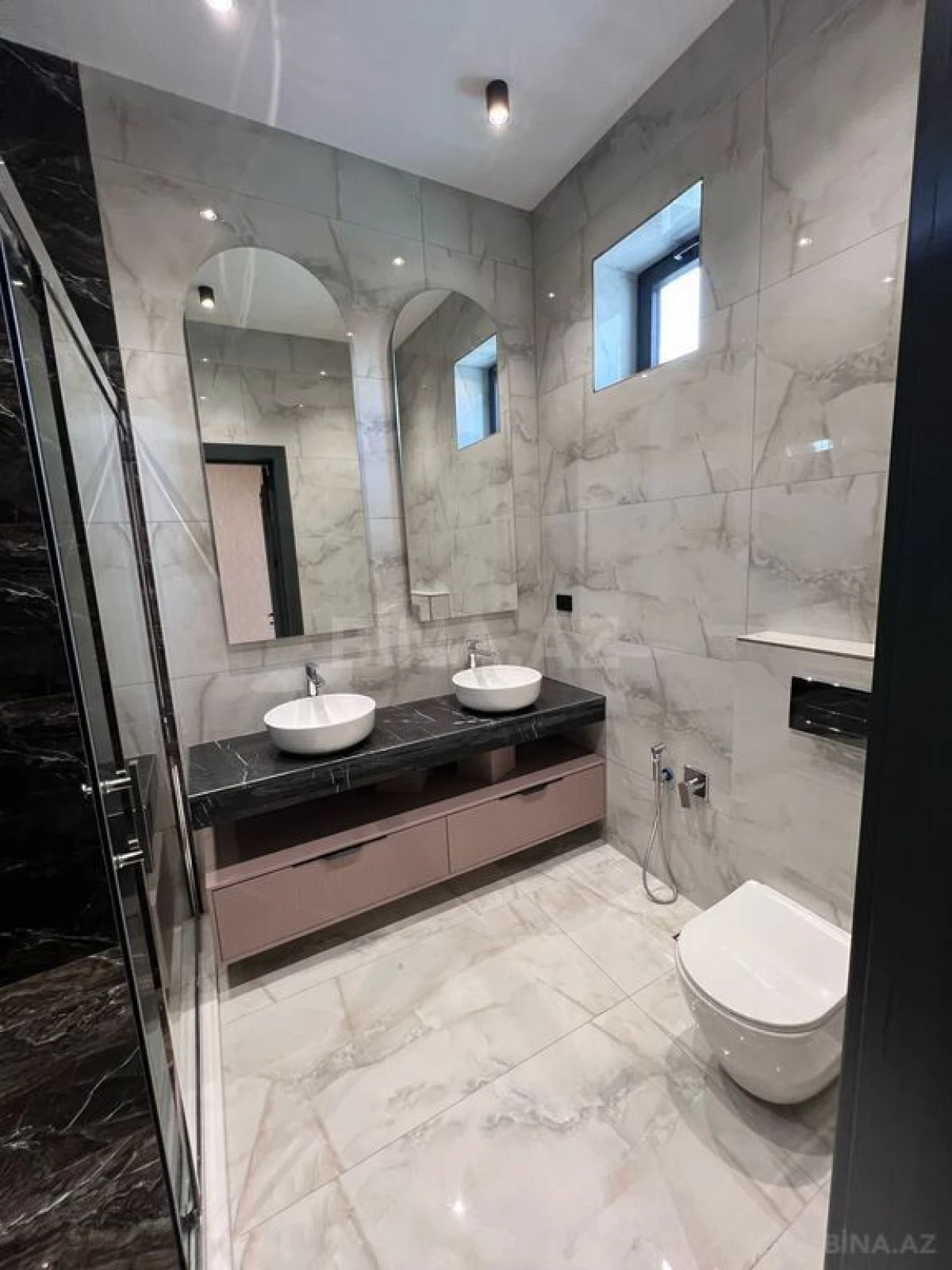 Satılır 7 otaqlı həyət evi 450 m²