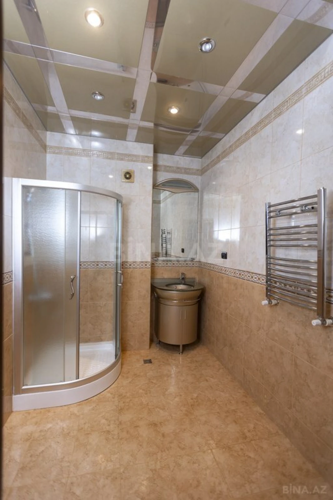 Satılır 4 otaqlı mənzil 210 m²