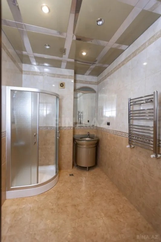 Satılır 4 otaqlı mənzil 210 m²