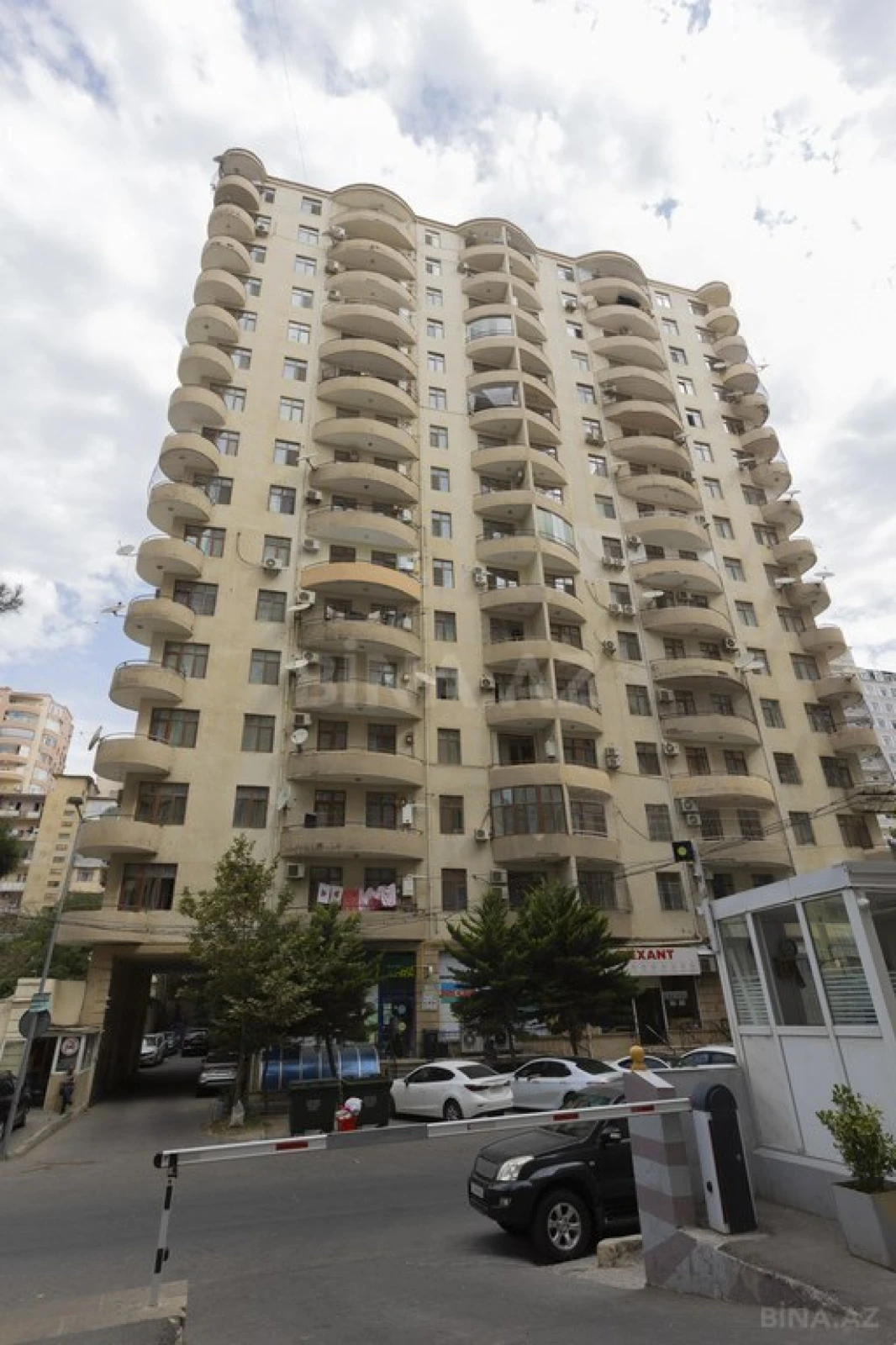 Satılır 4 otaqlı mənzil 210 m²