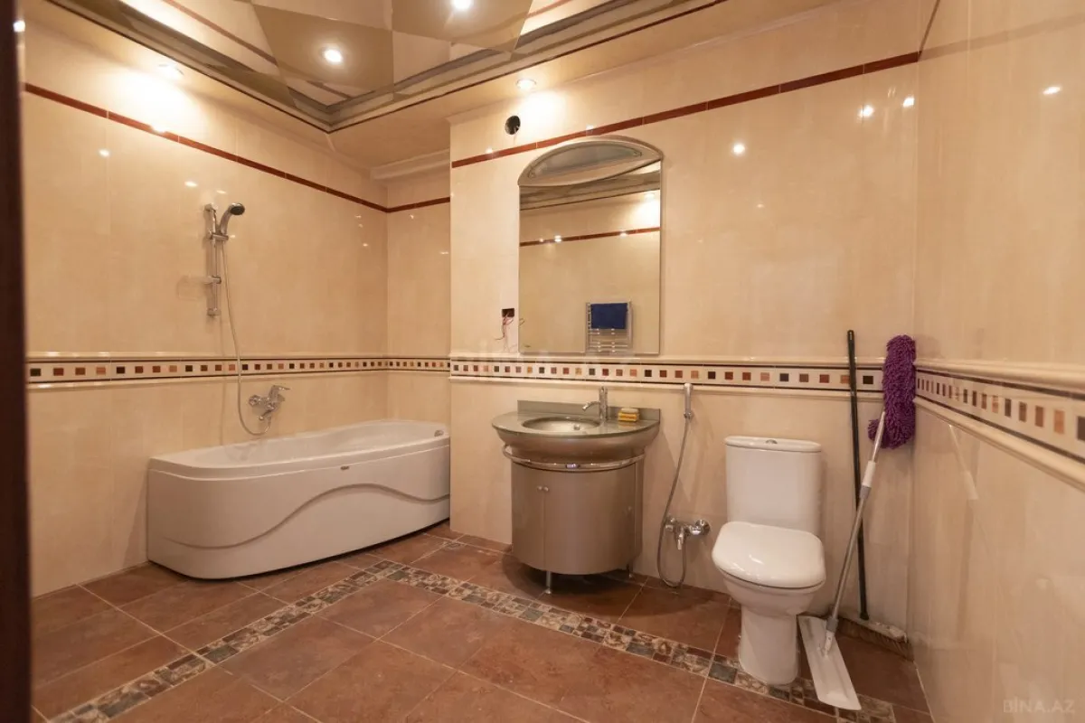 Satılır 4 otaqlı mənzil 210 m²