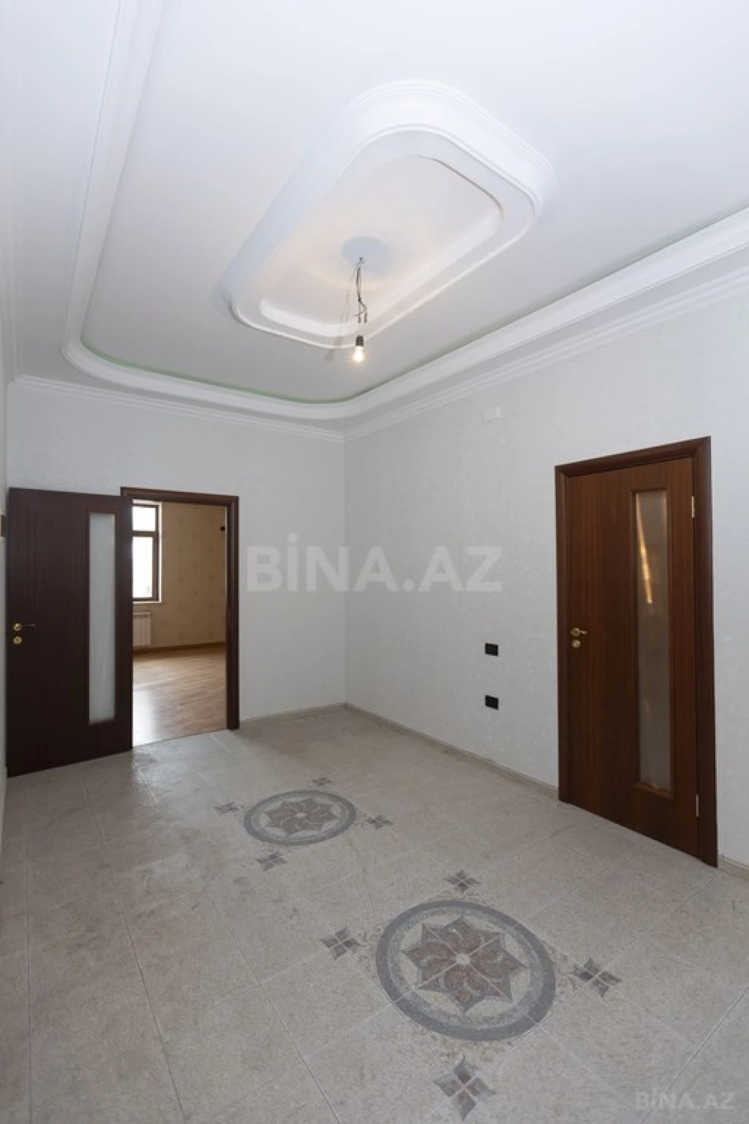 Satılır 4 otaqlı mənzil 210 m²