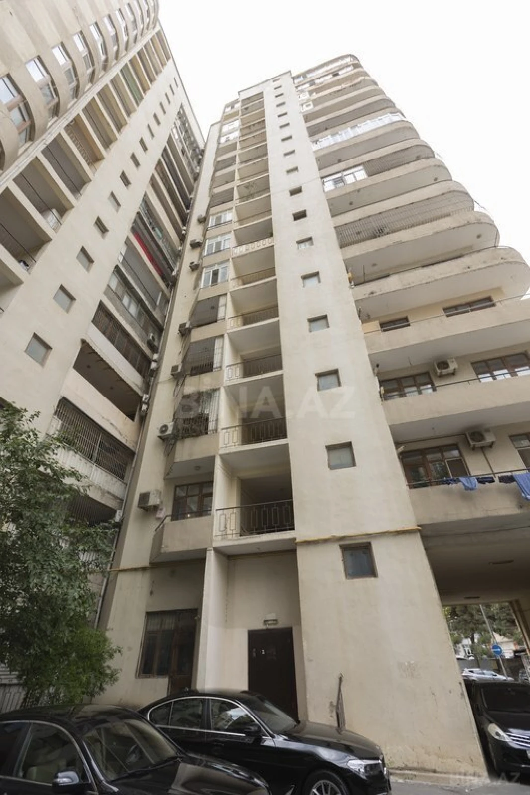 Satılır 4 otaqlı mənzil 210 m²