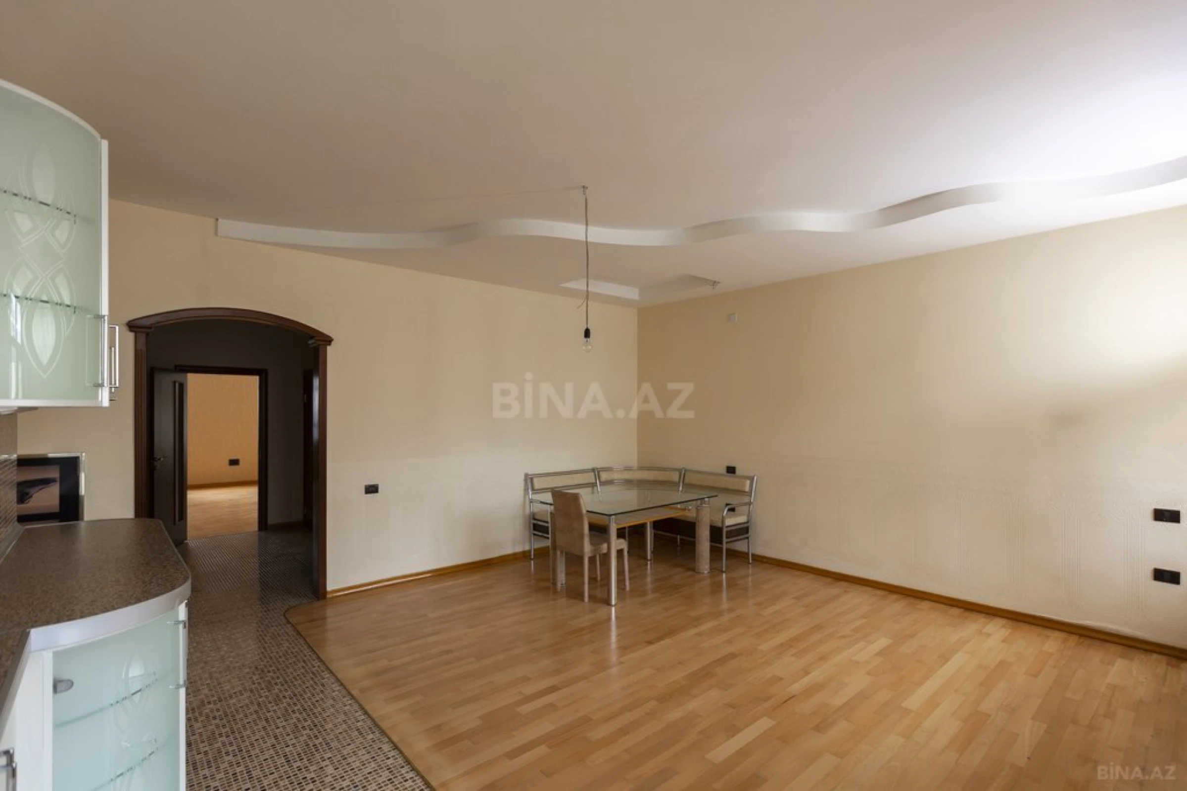Satılır 4 otaqlı mənzil 210 m²