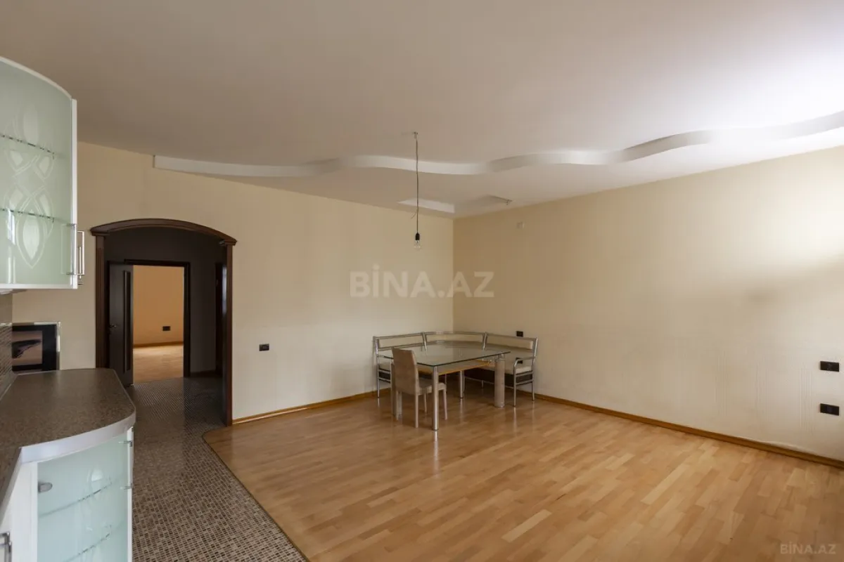 Satılır 4 otaqlı mənzil 210 m²