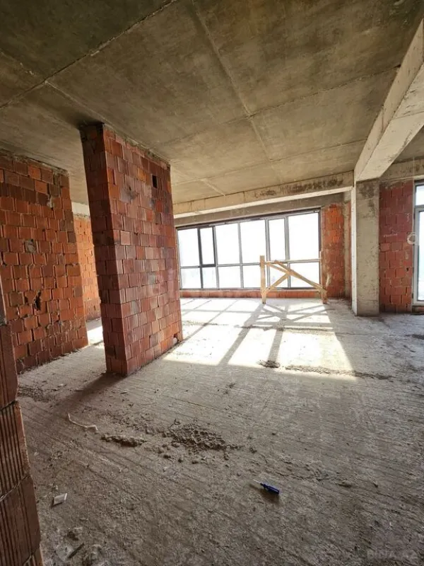 Satılır 3 otaqlı mənzil 130 m²